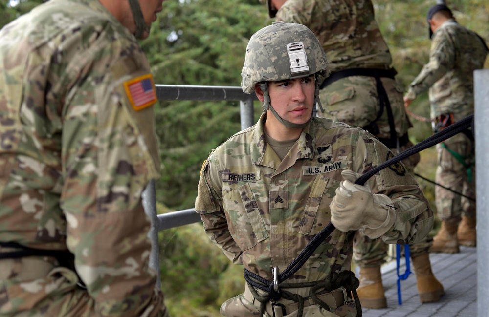 Oregon hosts Warrior Training Center Rappel Master Course