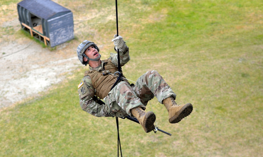 Oregon hosts Warrior Training Center Rappel Master Course