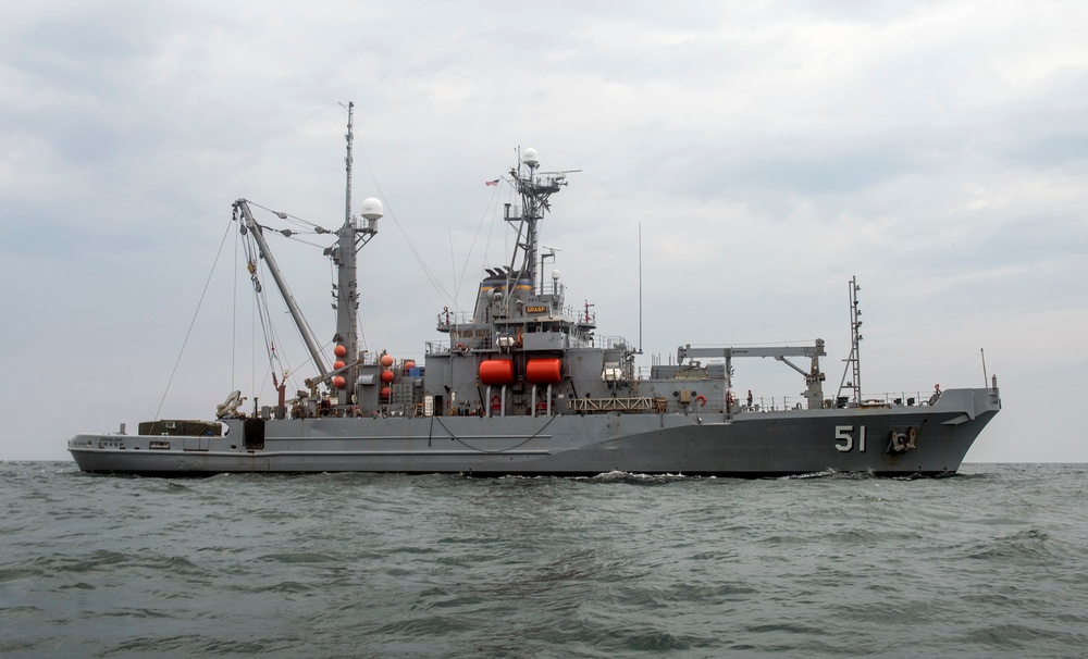 MDSU 2 Sailors dive on the wreck of WWI ship USS San Diego