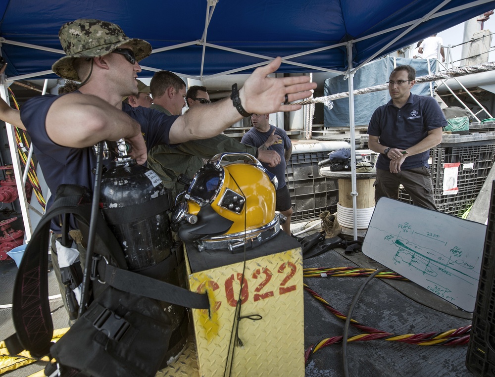 MDSU 2 Sailors dive on the wreck of WWI ship USS San Diego