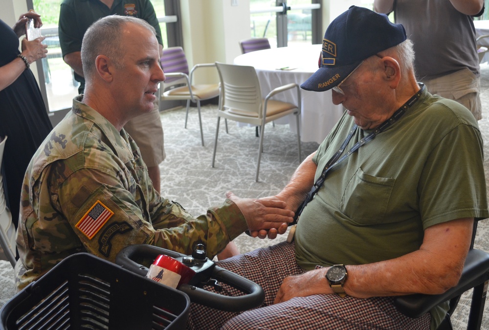 Arkansas Guardsmen Gather to Recognize a WWII Legend