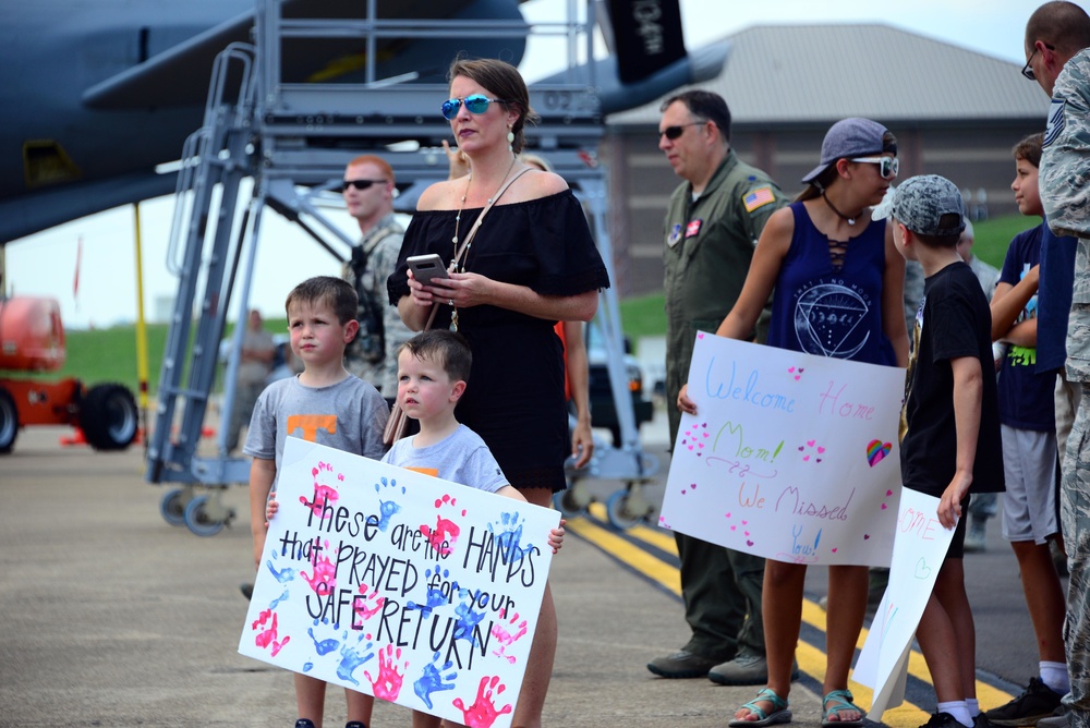 Airmen return to McGhee Tyson from deployment