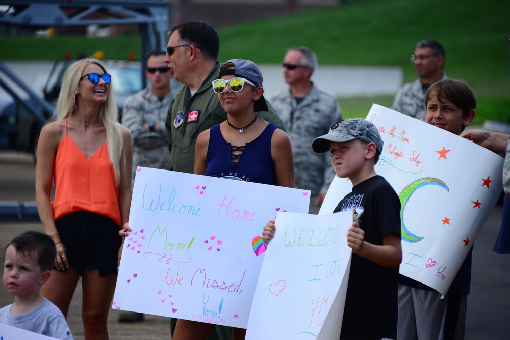 Airmen return to McGhee Tyson from deployment