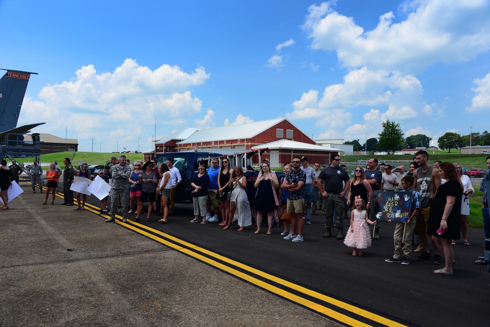 Airmen return to McGhee Tyson from deployment