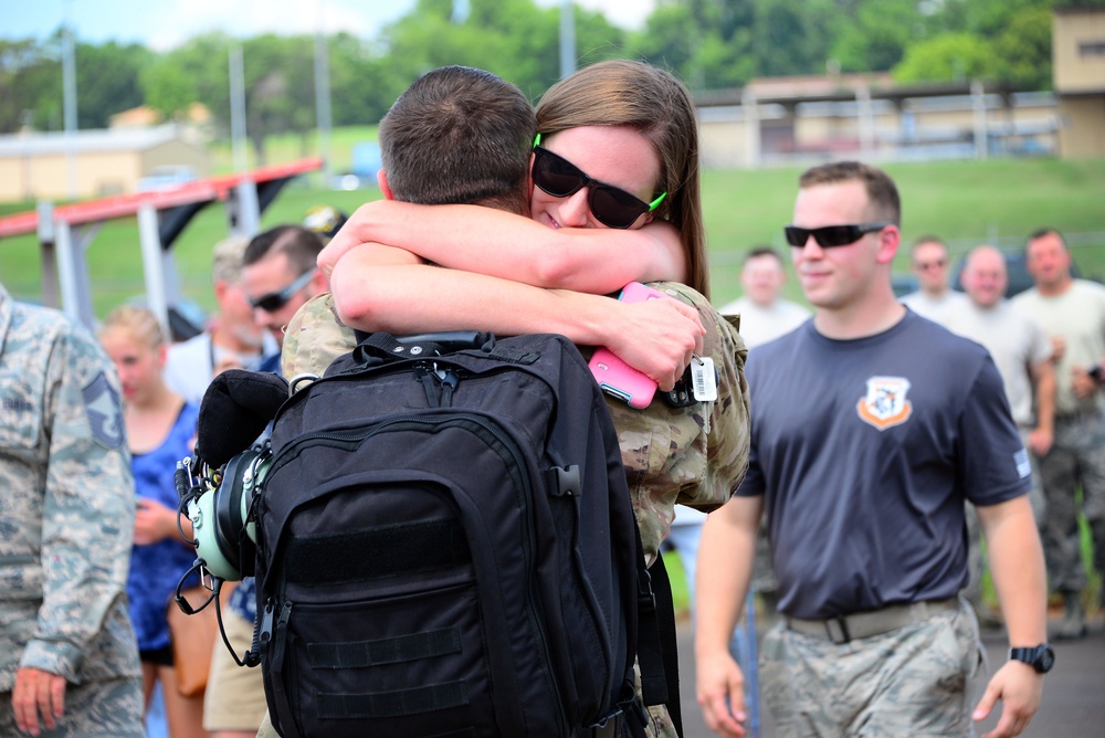 Airmen return to McGhee Tyson from deployment