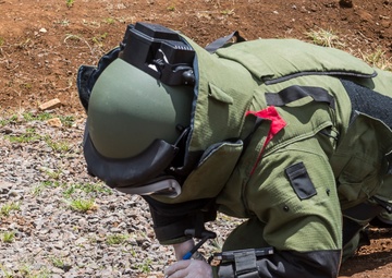 Canadian Clearance Divers Participate in IED Scenario During RIMPAC