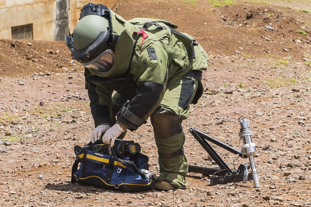 Canadian Clearance Divers Participate in IED Scenario During RIMPAC