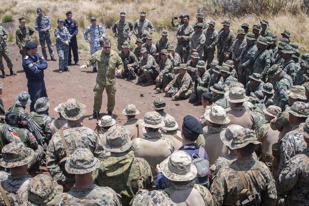 Leadership Tours RIMPAC, meets US, Chilean, Philippines, and ROK Marines