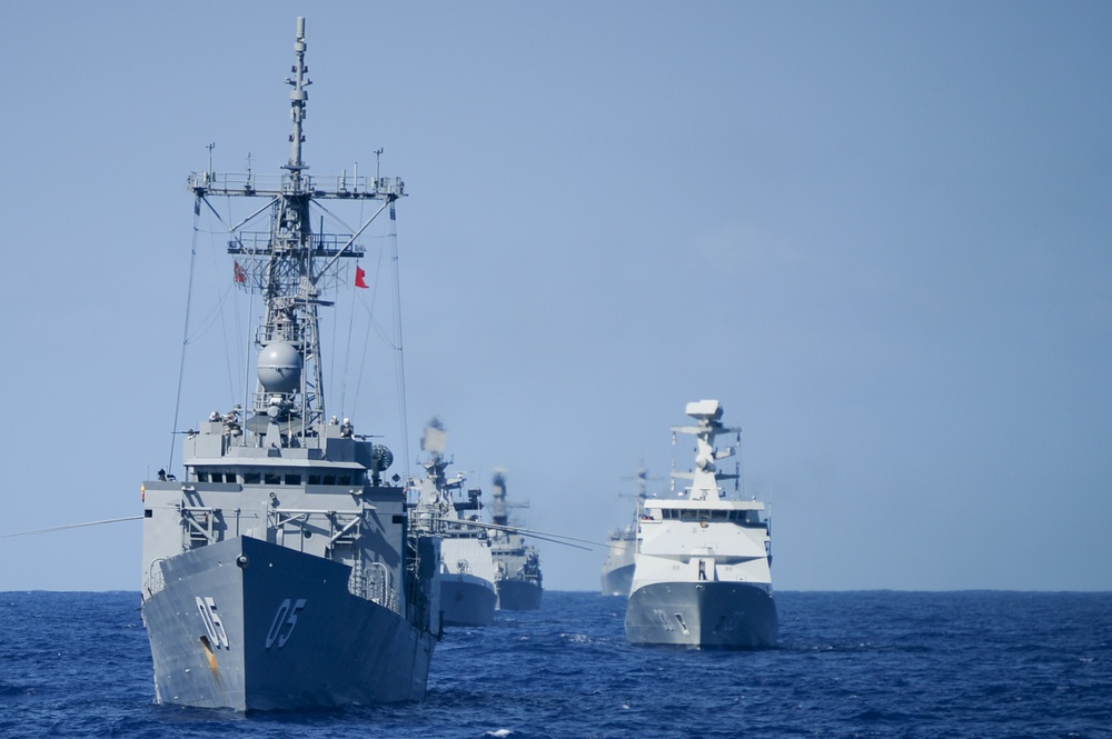 HMCS Vancouver participates in gunnery exercise with four other nation's navies during RIMPAC 2018