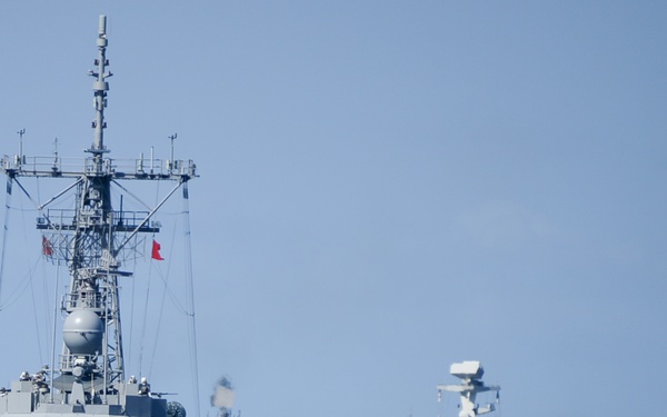 HMCS Vancouver participates in gunnery exercise with four other nation's navies during RIMPAC 2018