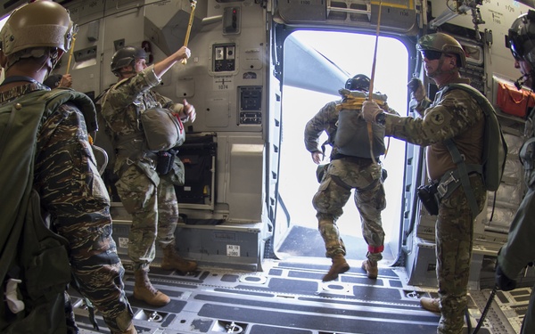 Special Operations Command Pacific and Multinational SOF Members Conduct Airborne Training during RIMPAC