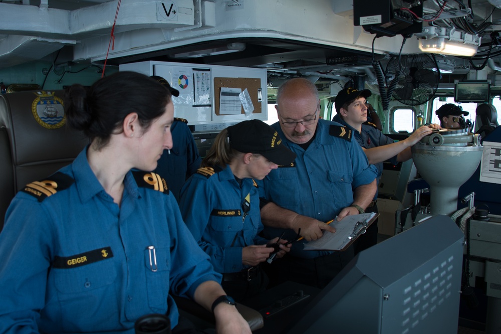 HMCS Vancouver conducts a replenishment-at-sea with USNS Carl Brashear during RIMPAC 2018