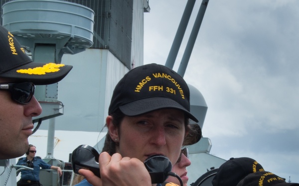 HMCS Vancouver conducts a replenishment-at-sea with USNS Carl Brashear during RIMPAC 2018