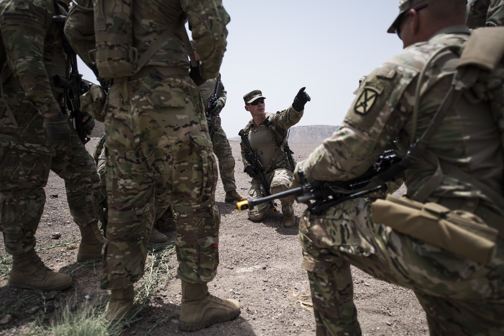 10 MTN DIV ground forces conduct Squad LFX training