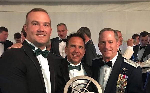 U.S. Air Force Reserve combat-search-and-rescue helicopter wins best in show at world’s largest air show