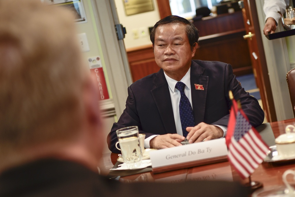 DSD hosts  Vice Chairman of Vietnam National Assembly