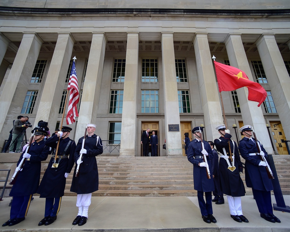 DSD hosts  Vice Chairman of Vietnam National Assembly