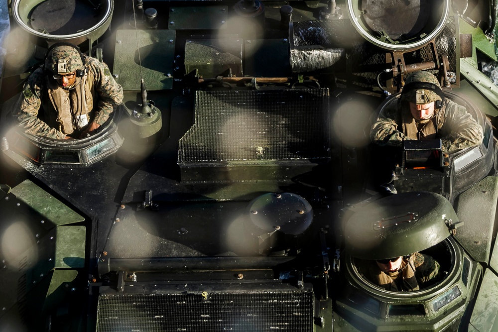 AAV Platoon Returns to Oak Hill after washdown