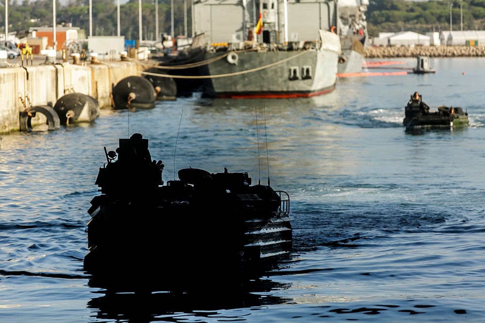AAV Platoon Returns to Oak Hill after washdown
