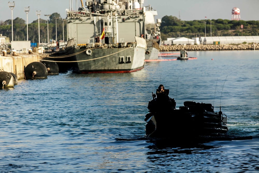 AAV Platoon Returns to Oak Hill after washdown