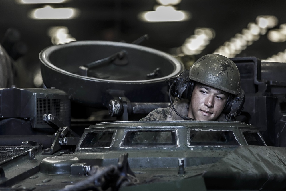 AAV Platoon Returns to Oak Hill after washdown