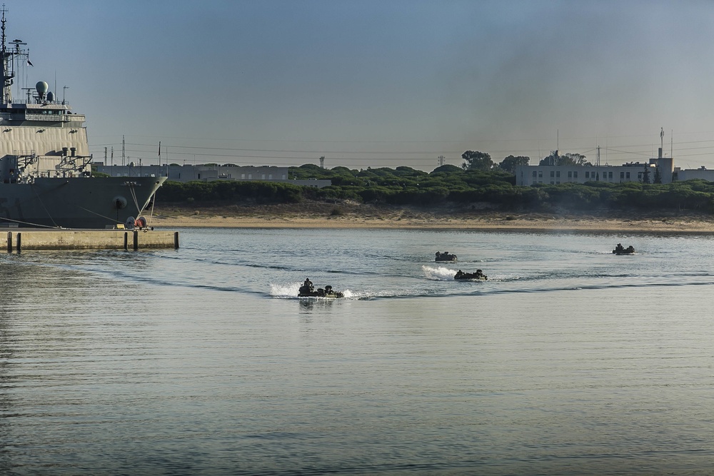 AAV Platoon Returns to Oak Hill after washdown
