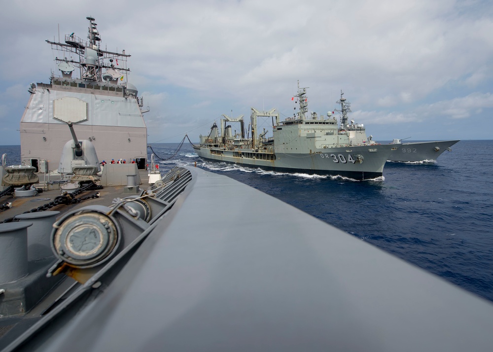 USS Lake Champlain (CG 57) Conducts Replenishment-at-Sea with HMAS Success (OR 304)