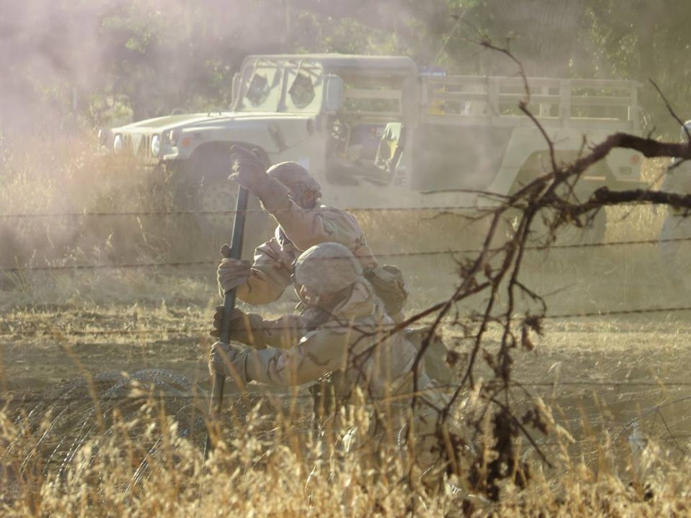 DVIDS - Images - Breaching Under Fire [Image 4 of 6]
