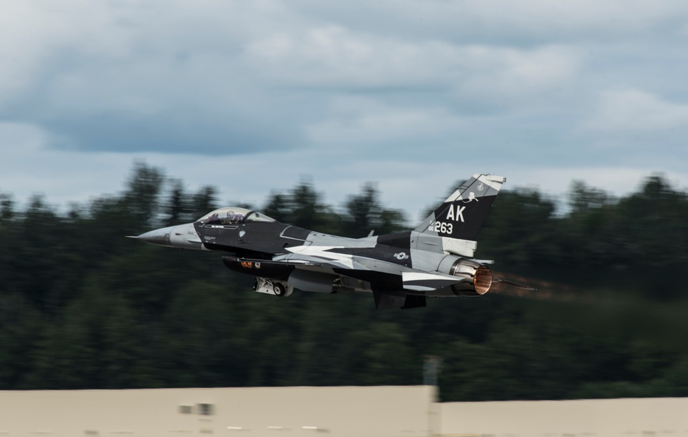 PACAF Demo Team, Eielson AFB jets support Arctic Thunder 2018