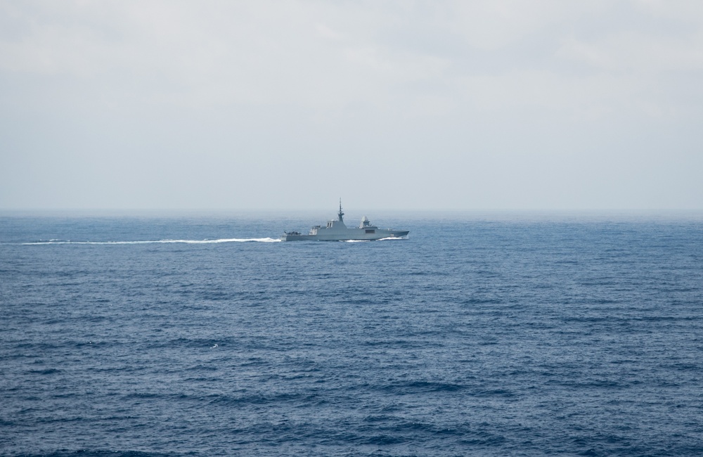 RSS Tenacious Underway During RIMPAC 2018