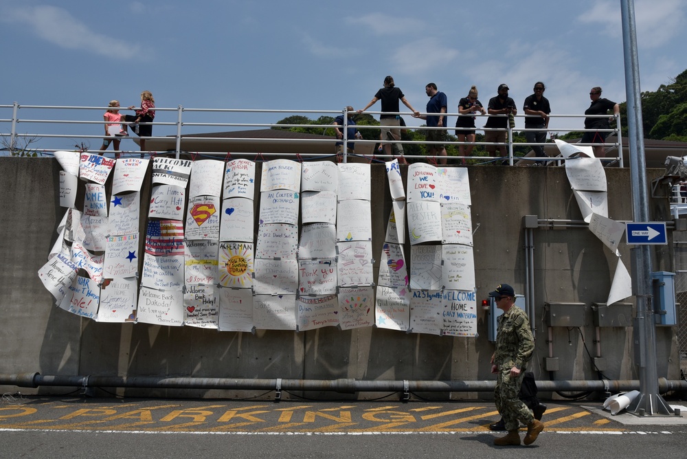 Ronald Reagan returns to Yokosuka