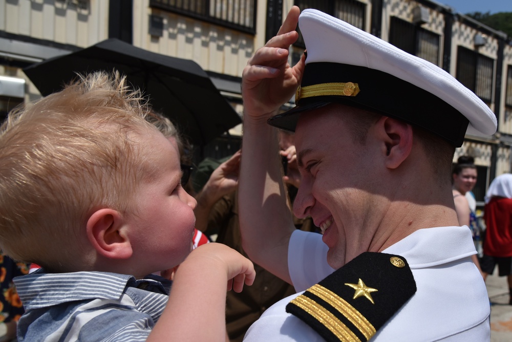 Ronald Reagan returns to Yokosuka