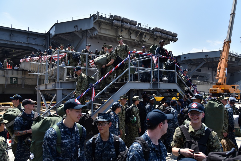 Ronald Reagan returns to Yokosuka