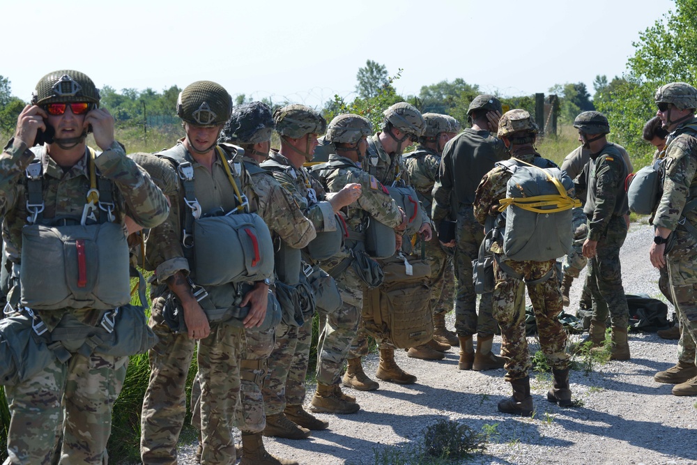 Multinational Jump Training , 173rd Airborne Brigade , Aviano, 19 July 2018.