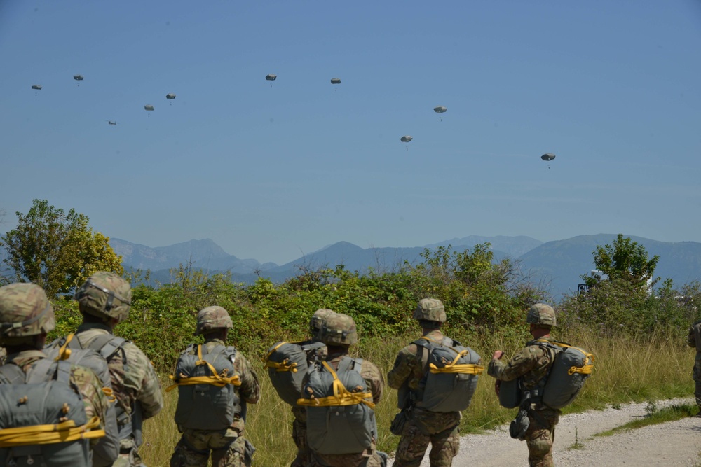 Multinational Jump Training , 173rd Airborne Brigade , Aviano, 19 July 2018.