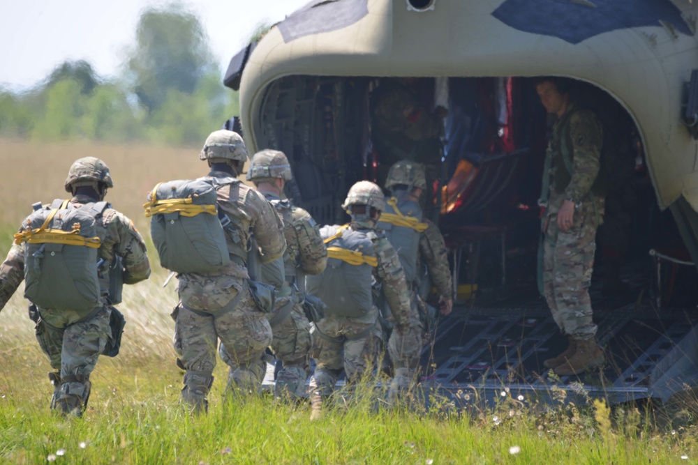 Multinational Jump Training , 173rd Airborne Brigade , Aviano, 19 July 2018.