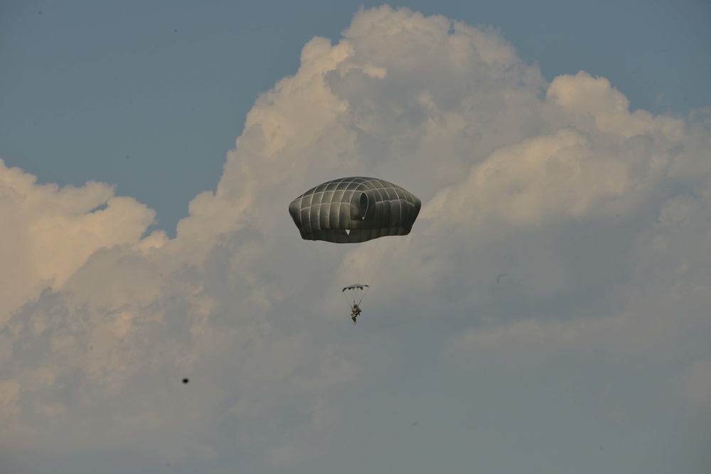 Multinational Jump Training , 173rd Airborne Brigade , Aviano, 19 July 2018.