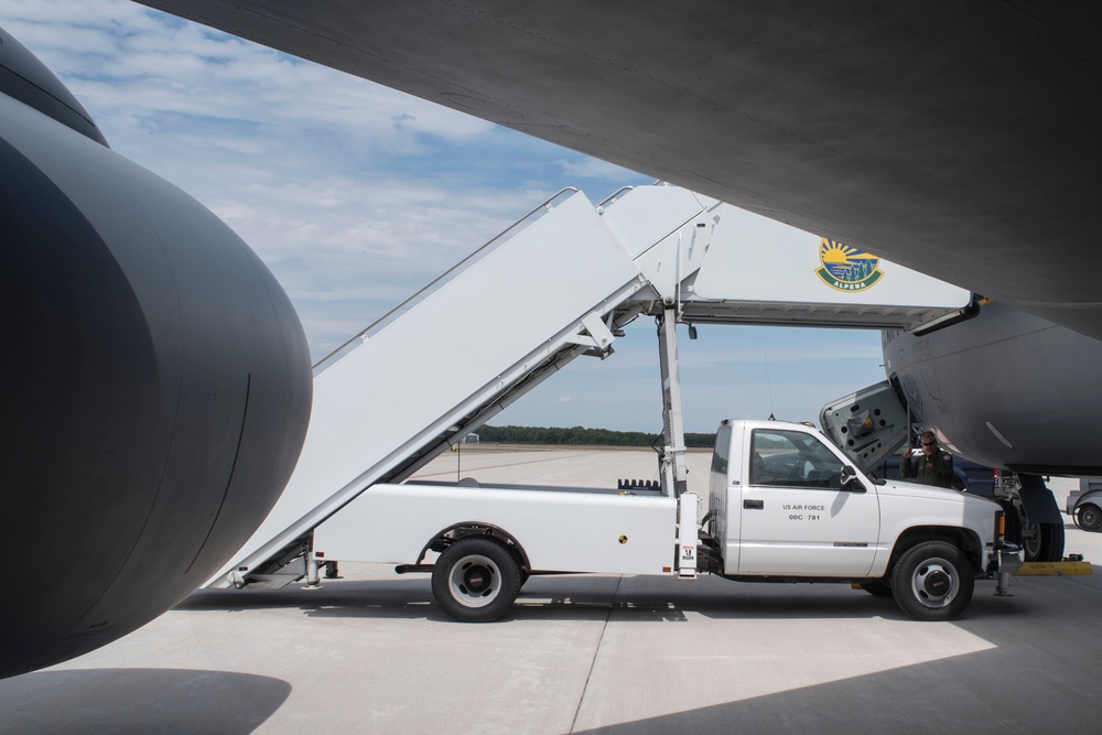 Boom Operator reaches 9,000 hours of flight