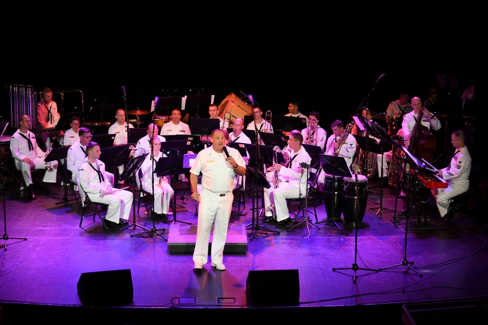 Navy Band Great Lakes Performs at Fargo-Moorhead Metro Navy Week