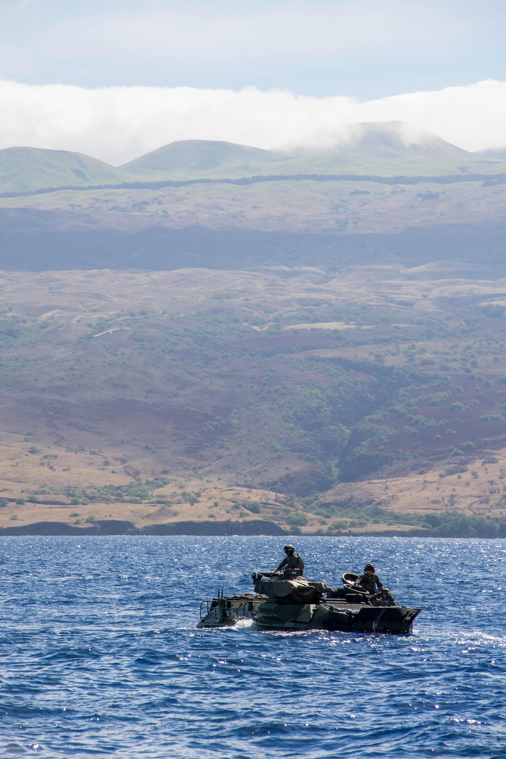 HMAS Adelaide (L01), U.S. Combat Assault Company, Conduct Amphibious Training During RIMPAC