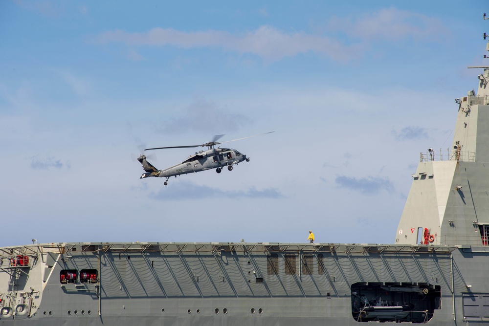 MH-60S Sea Hawk Helicopter Lands Aboard HMAS Adelaide (L01) During RIMPAC 2018