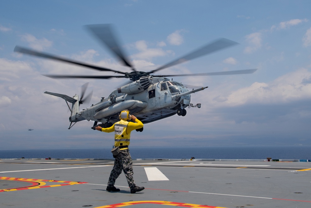 HMAS Adelaide (L01) Conducts Flight Operations With U.S. Marine Corps CH-53E Super Stallion During RIMPAC