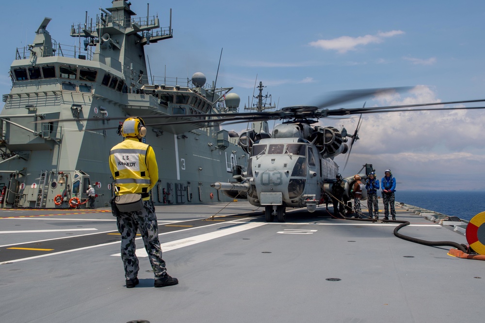 Royal Australian Navy HMAS Adelaide (L01) Conducts Flight Operations With U.S. Marine Corps CH-53E Super Stallion During RIMPAC 2018