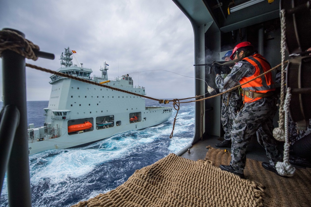 HMAS Adelaide (L01) Conducts RAS With Royal Canadian Navy Supply Ship MV Asterix During RIMPAC 2018