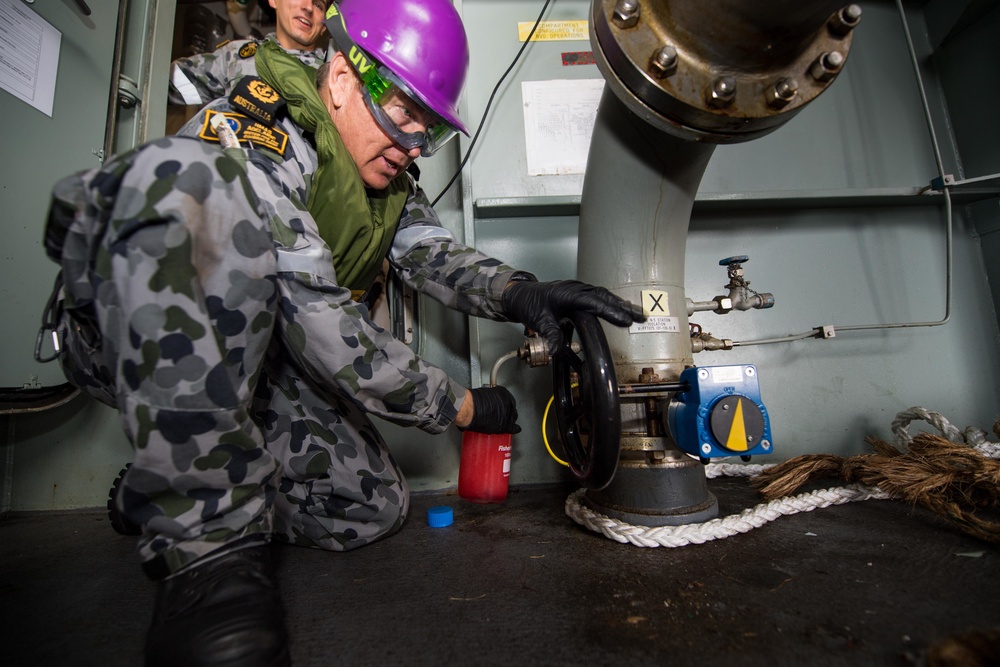 HMAS Adelaide (L01) Conducts RAS With MV Asterix During RIMPAC