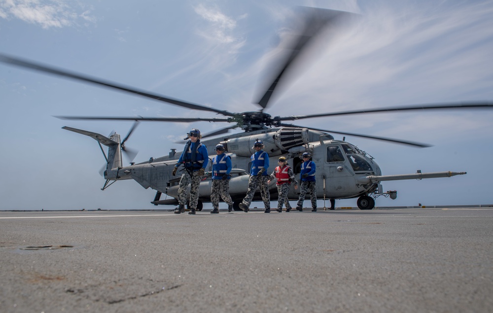 HMAS Adelaide (L01) Hosts Media Day During RIMPAC 2018