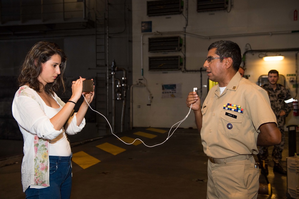 HMAS Adelaide (L01) Hosts Media Day During RIMPAC