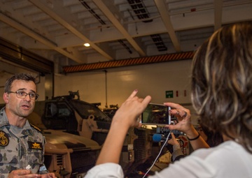 HMAS Adelaide (L01) Hosts Media Day During RIMPAC