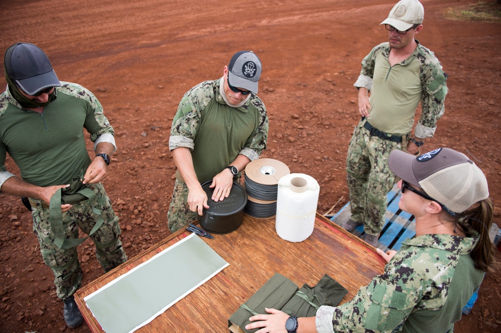 EODMU 3 conducts demolition exercise during RIMPAC 2018