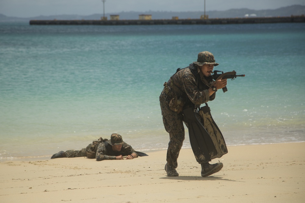 Marines participate in scout swimmers course